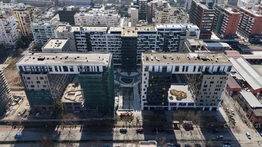 Shitet Post Parkimi Prane Ish Europianit