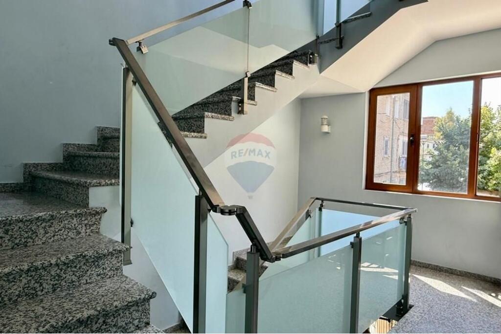 Ndërtesë - Për Shitje - Shkolla e Bashkuar, Tiranë(ID: 530291018-1024)