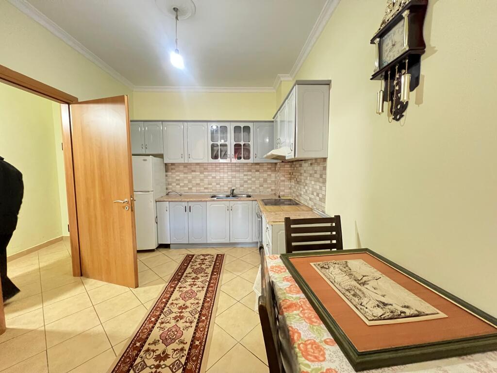 🏡 Apartament 1+1 me Qira – Rruga Dush Strati, Vlorë