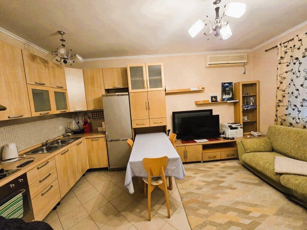 Apartament 2+1 per shitje ne zonen e  Pazarit te  Ri!