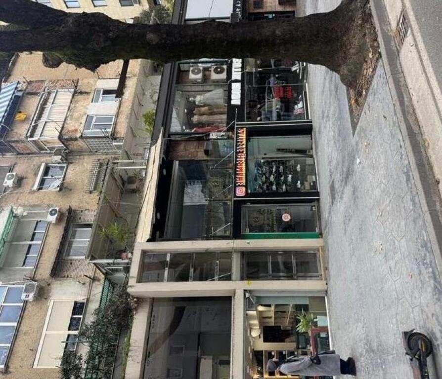 Ofrojme ambient komercial per qira ne Myslym Shyr