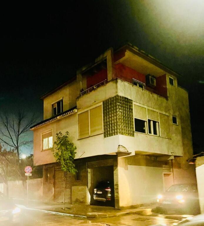 EPET ME QIRA VILË 3-KATËSHE PËR BIZNES   Pranë Oxhakut – IJA Events
