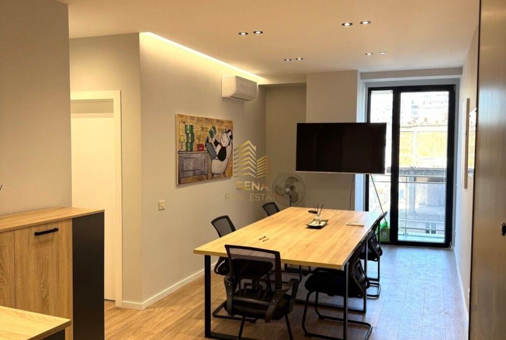 Qira, Ambient per zyra,1+1+blk,Golden Tower, Mine Peza ,700 Euro /Muaji