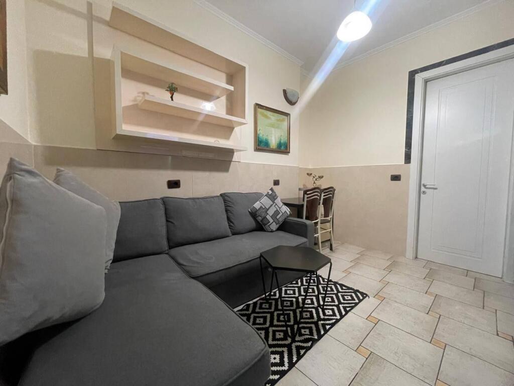 Apartament 1+1 per qira tek "Rruga 5 Maji".