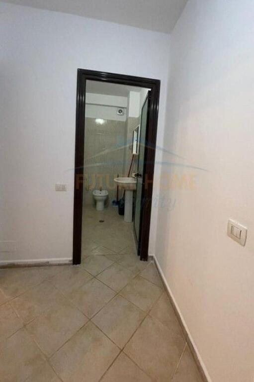 Qera, Apartament 1+1+2 Ballkone, Rruga e Elbasanit, Tiranë.