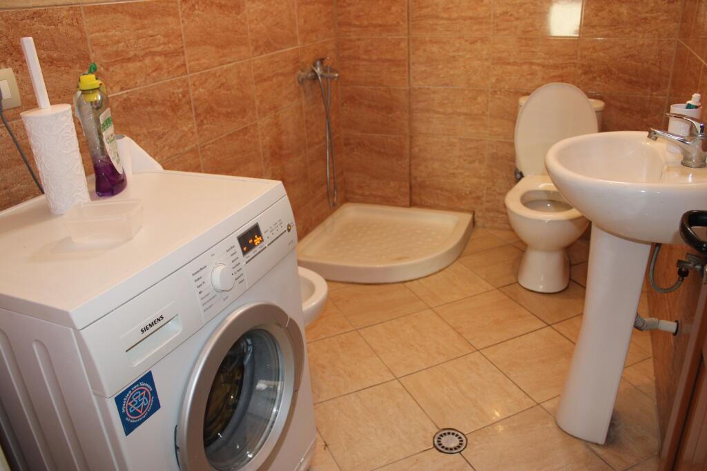 Apartament me Qera, Tirane