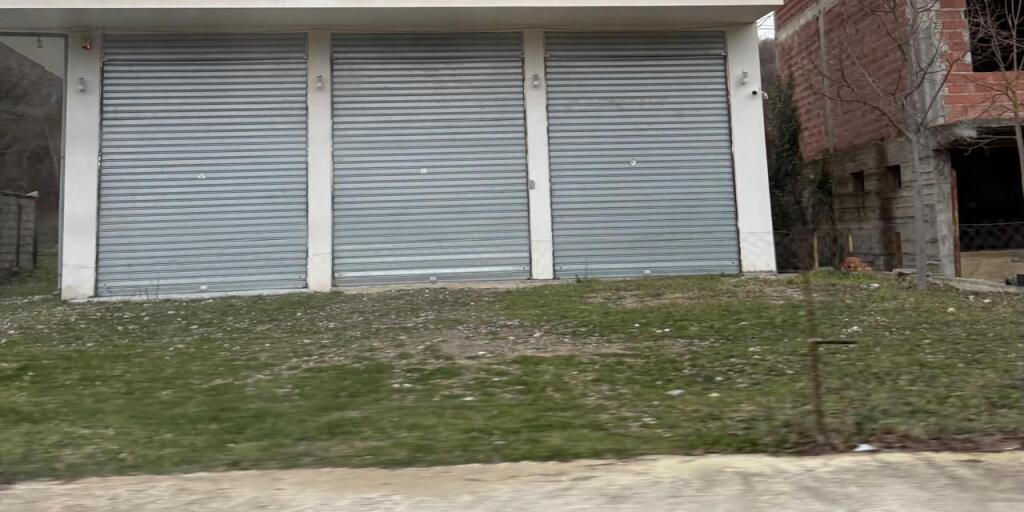 WAREHOUSES FOR RENT 135 M2 TEG 800 EURO