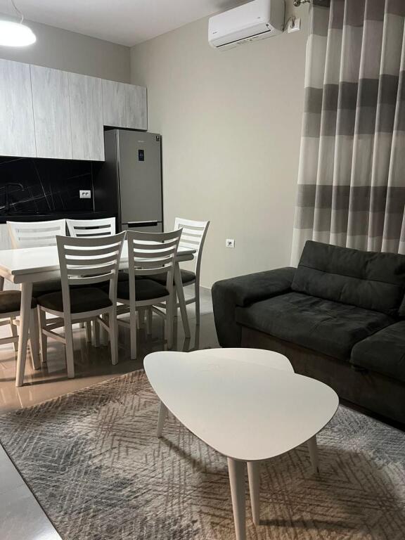 Jepet me qira shtëpi private në Tiranë, zona “Te Pamja”.