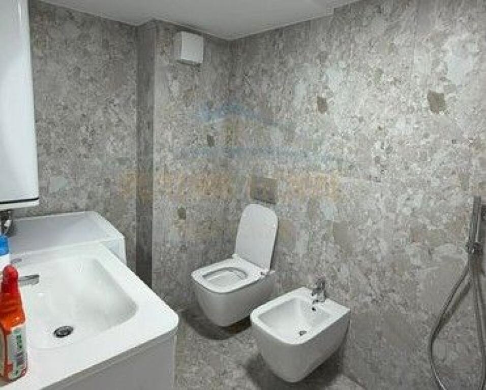 For rent, Duplex + PARKING SPACE, Golden Park.