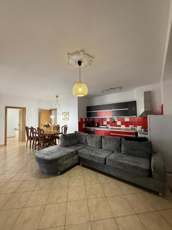 Apartament 2+1+2 me qera tek Market Joena 21 Dhjetori