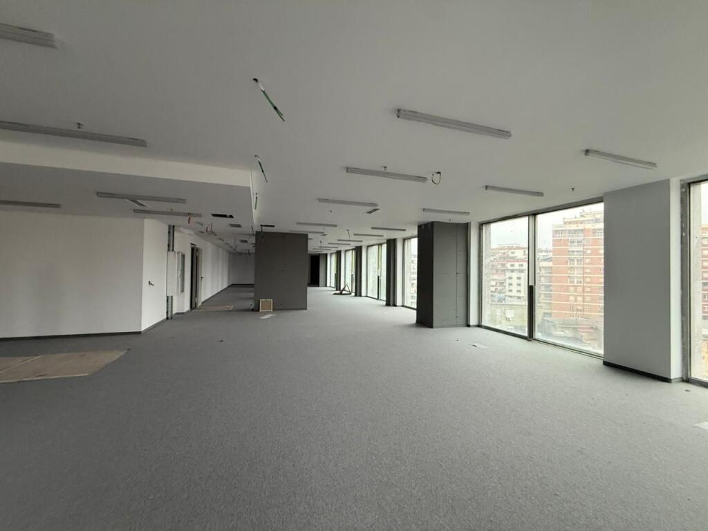 🏢 Jepet Zyrë OPEN SPACE me Qira – Downtown One, Tiranë