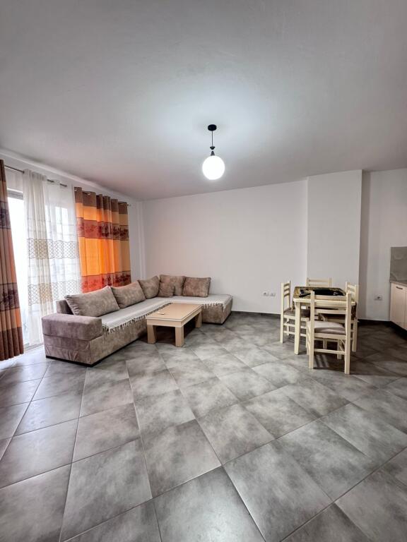 Jepet me qera ap 2+1 unaza e re astir