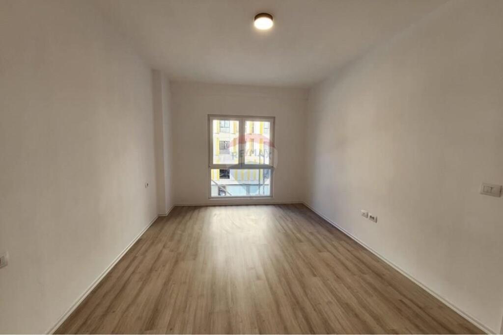 Zyra me qira te Zogu i Zi !