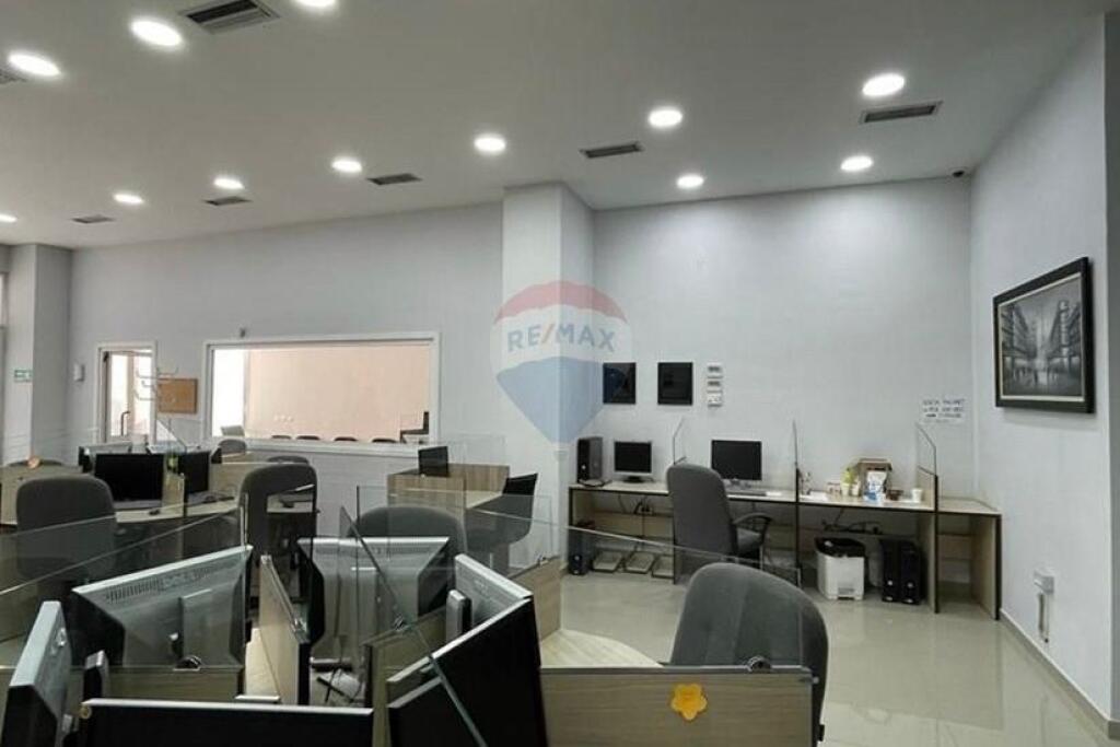 OFFICE FOR SALE, ALI DEM STREET!