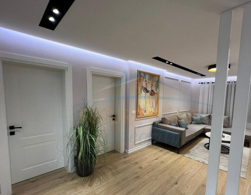 Qera Okazion - Apartament i mobiluar 2+1 tek Oxhaku ne Tirane