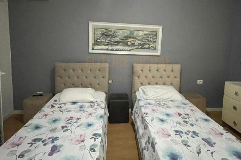 Qera, Apartament 2+1+2, Kristal Center, Komuna e Parisit, Tirane