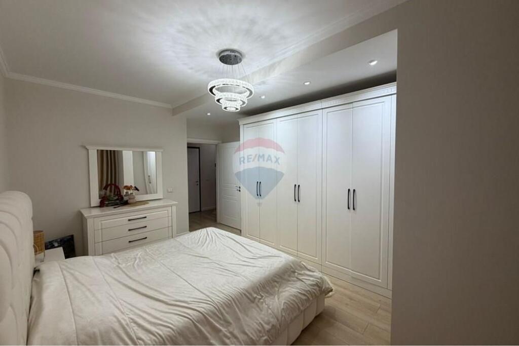 Shitet apartament 2+1 ne shkoze