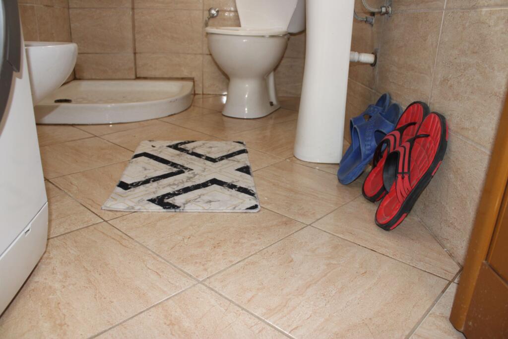 Apartament me Qera, Tirane