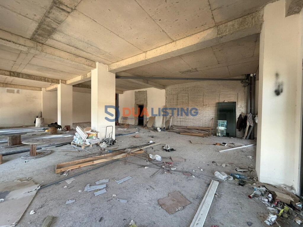 Trajtojme per Qira ambient biznesi ne 📍Rrugen e Kavajes, Kompleksi Square 21