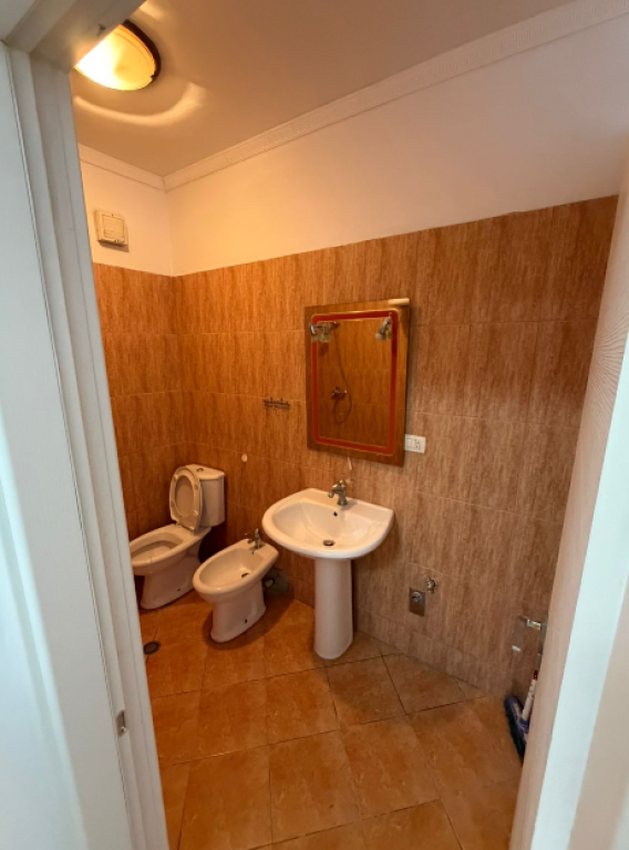 Shitet apartament 2+1 – Fresk, Rruga e Thesarit