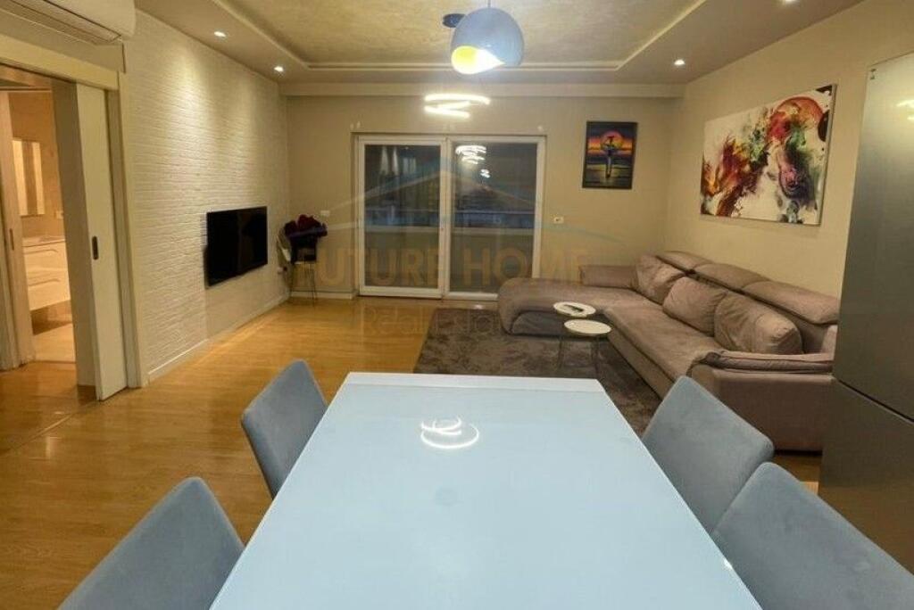 Qera, Apartament 2+1+2, Kristal Center, Komuna e Parisit, Tirane