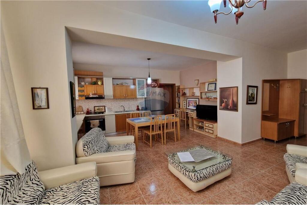 2+1 Apartment for Rent – Lungomare, Vlorë