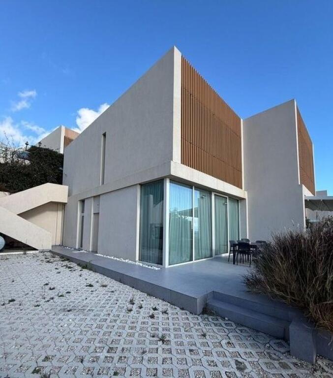 SHITET VILE NE GREEN COAST, VILLAGE,PALASE