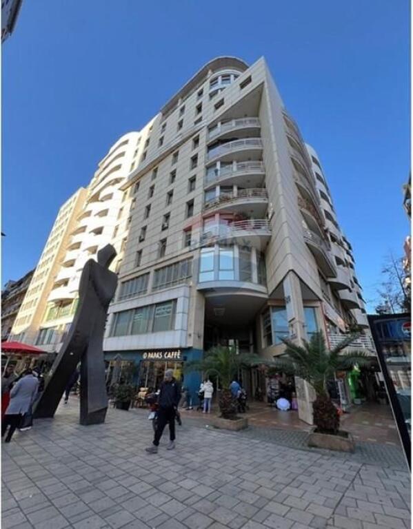 AMBIENT KOMERCIAL ME QIRA ,QENDER!