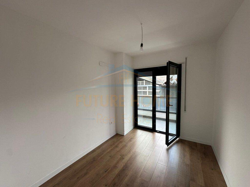 Qera , Apartament 2+1+2 , Komuna e Parisit , Tirane