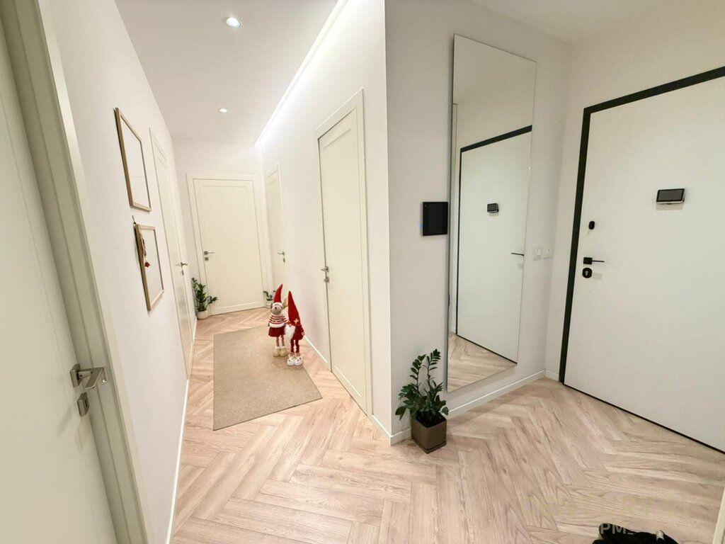 Shitet apartament modern 3+1 në rezidencën elitare Lake View
