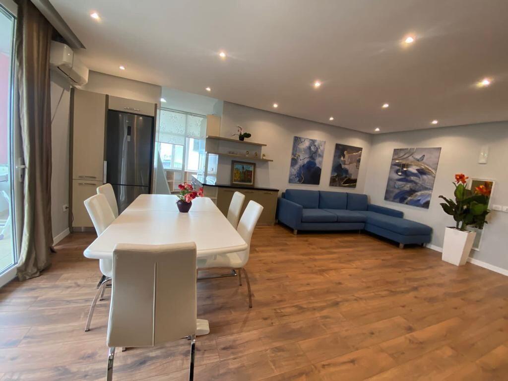 🏡 Apartament 2+1 me Qira – Super Lokacion, Ekspozita “Shqipëria Sot”