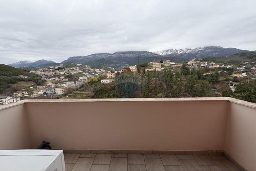 Shitet apartament 2+1 ne shkoze