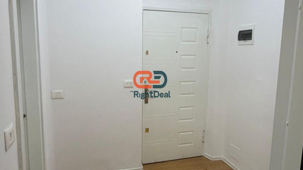 Ne Qender,Jepet Me Qira Apartament 1+1 Per Zyra!!