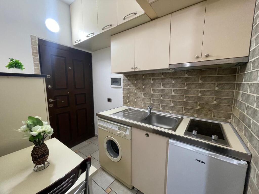 Jepet me qira garsoniere – Rruga 5 Maji