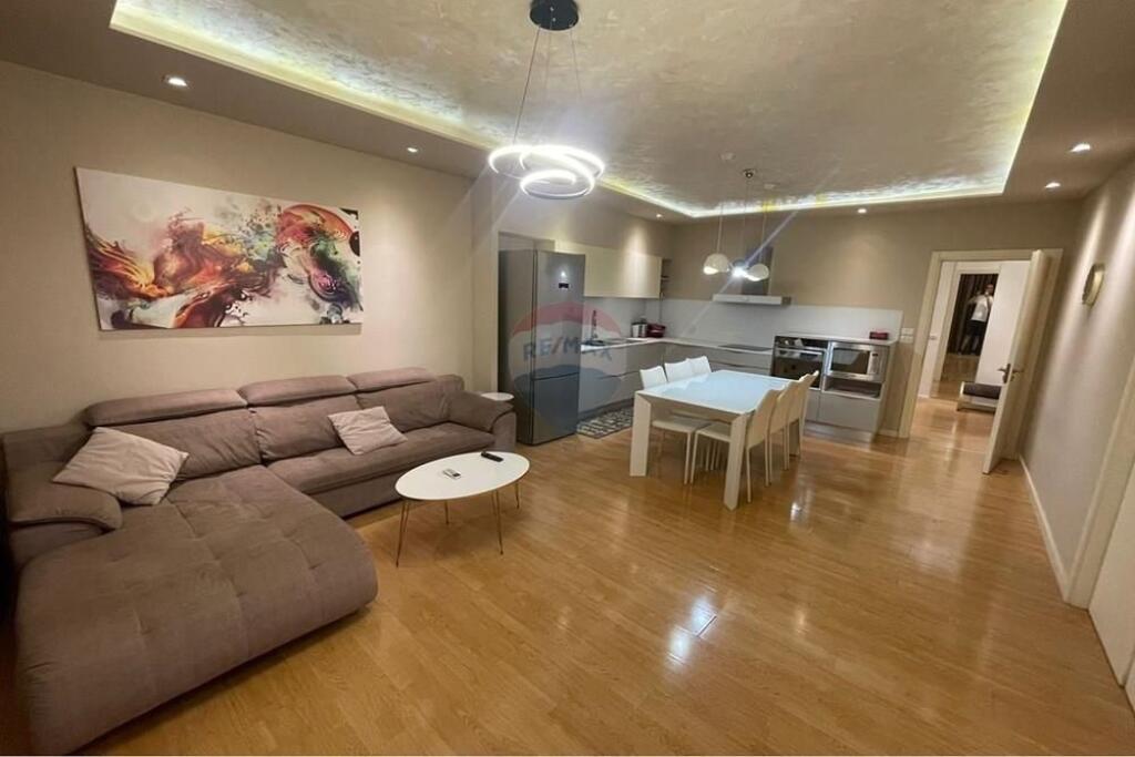 Appartamento 2+1+2 in affitto presso Komuna e Parisit