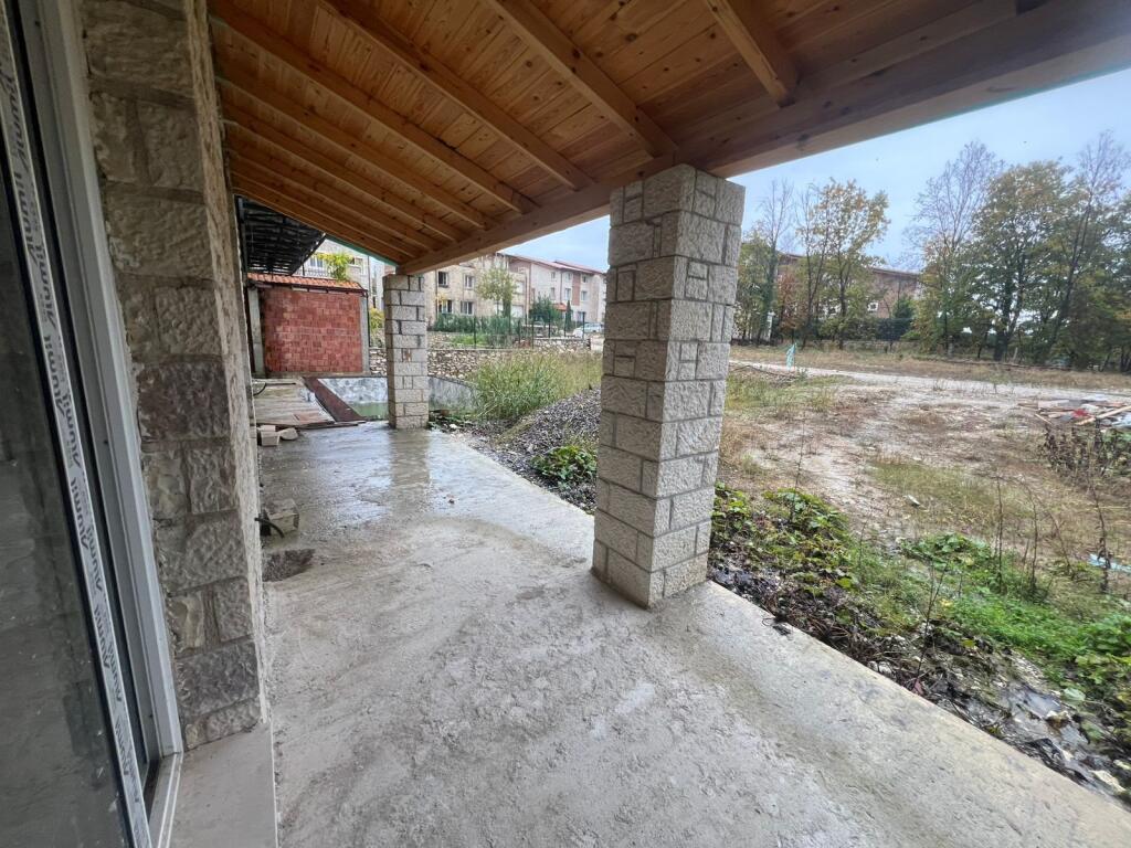 Shitet, Vilë Individuale 4-Katëshe, Secret Garden, Teg