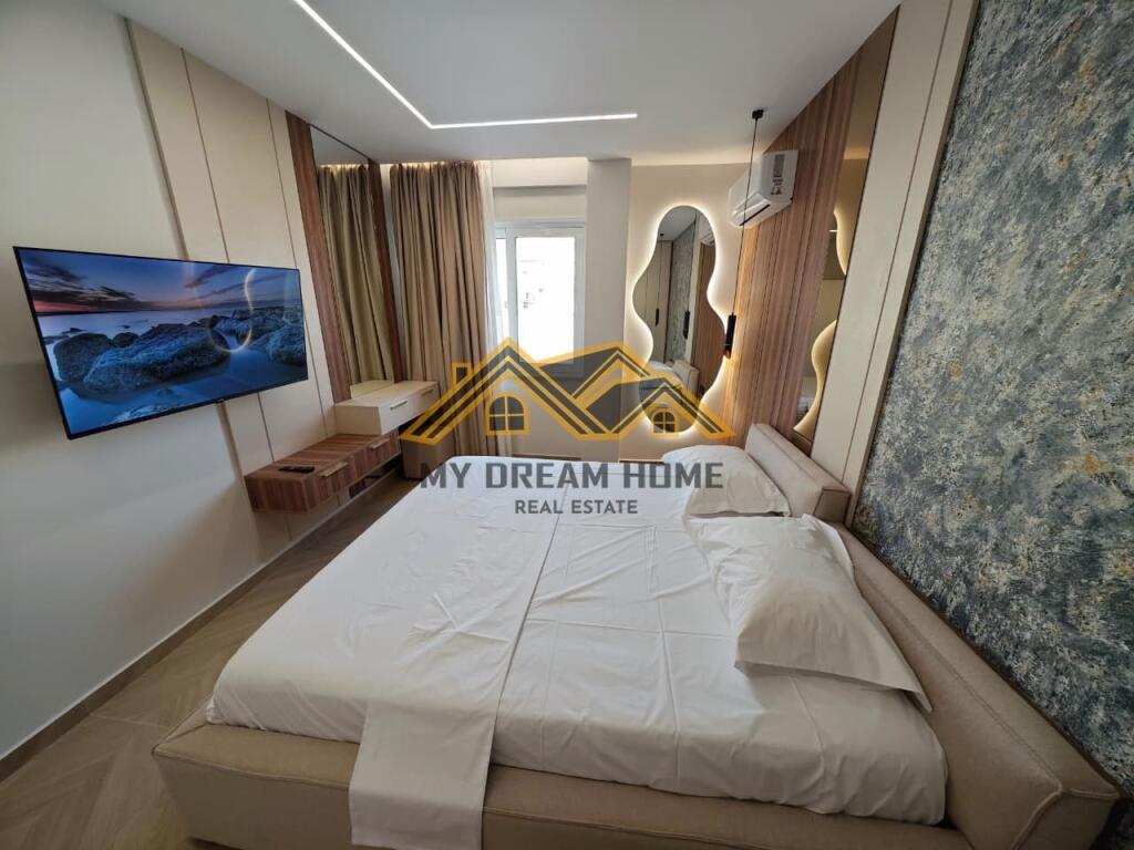 SUPER PAPAFINGO ME PAMJE DETI VIJE E PARE NE PLAZH PER SHITJE !