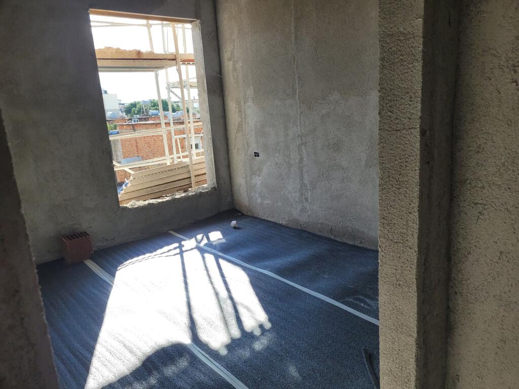 Shitet apartament 1+1 Rajoni policise nr.4(Afer me kinostudion)