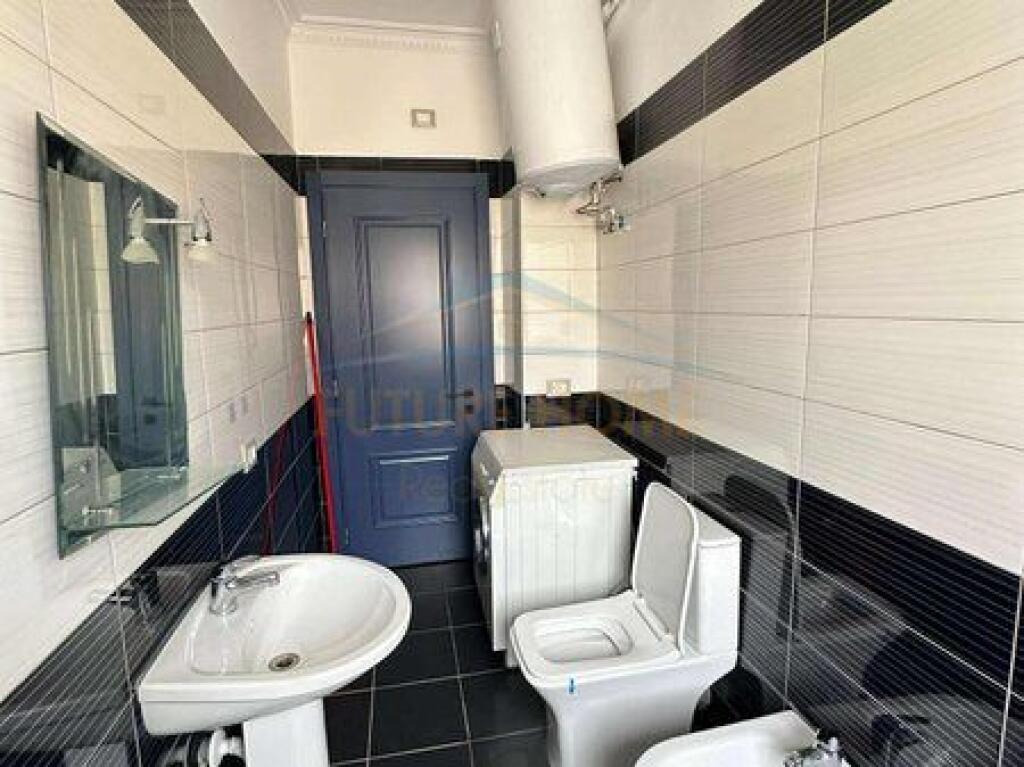 Shitet , Apartament 2+1 , Brryli , Tek Poliklinika Nr. 2