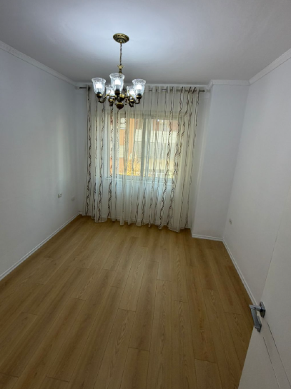 🏠 Shitet apartament 1+1 – Fresk