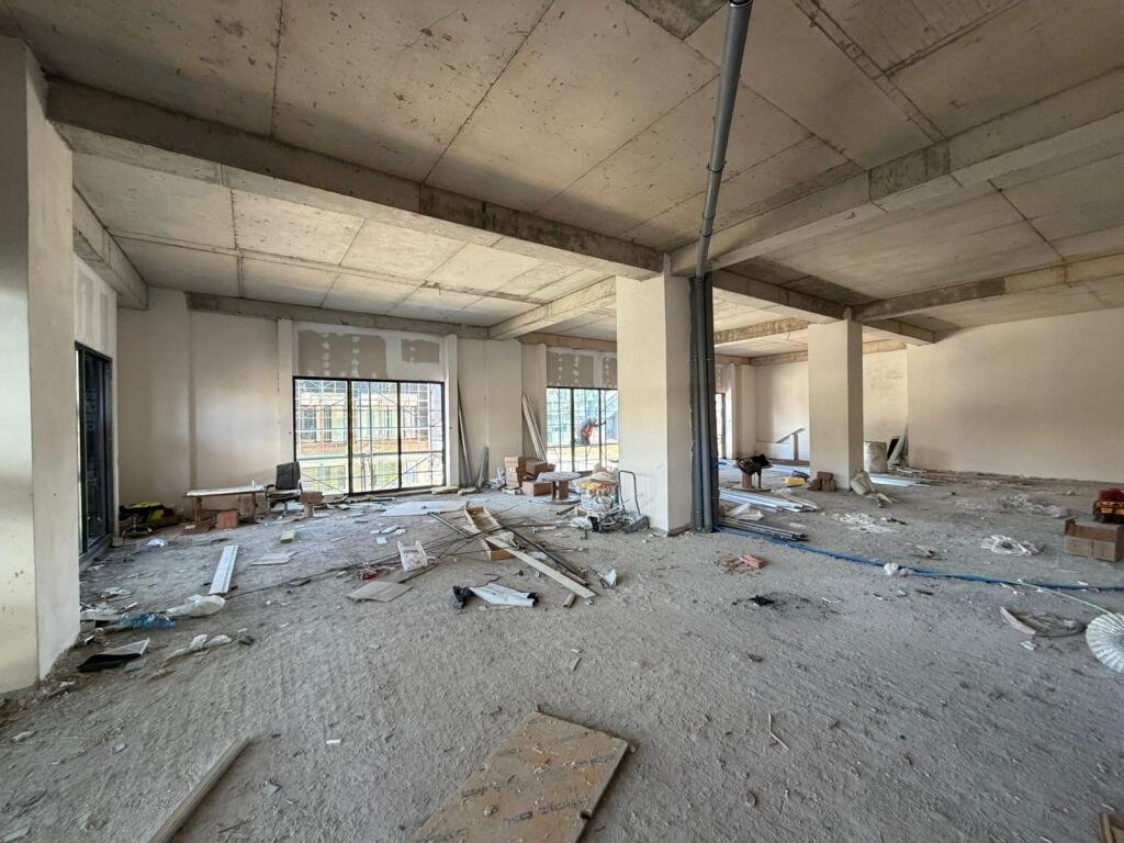 Ambient open space per qira, Rr, Kavajes