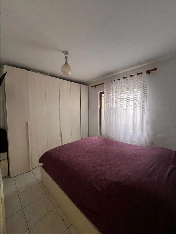 SHITET SHTËPI PRIVATE 1+1 ME AMBIENT KOMERCIAL TEK TRESHI 80,000 €