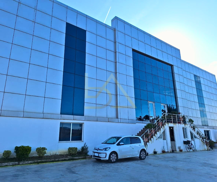 Ambient Biznesi me Qira – Rruga Vorë-Marikaj, km 1, Vorë-Tiranë