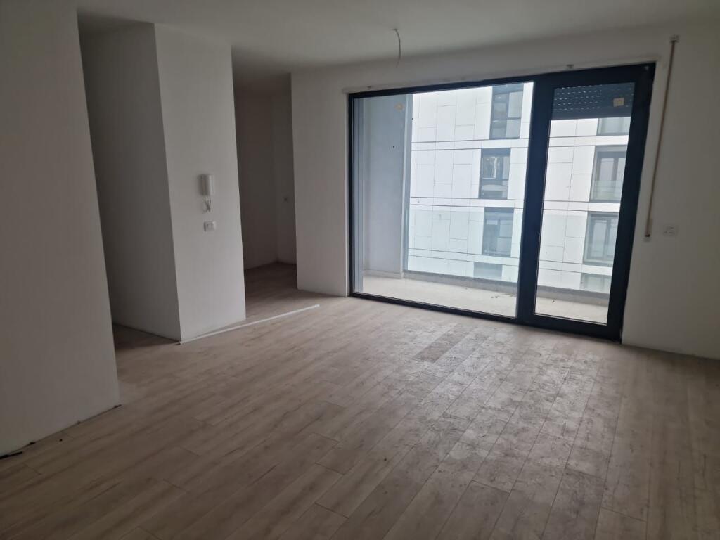 Shitet apartament 3+1+2 tualete+post parkimin ne kompleksin "Akses Tirana" prane