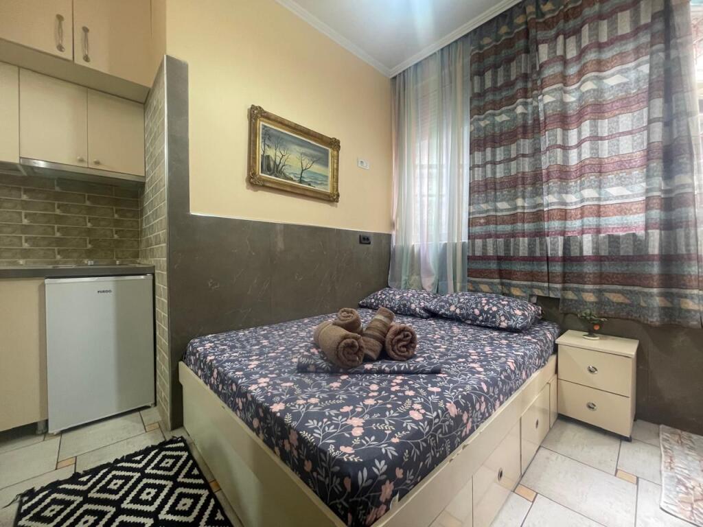 Jepet me qira garsoniere – Rruga 5 Maji