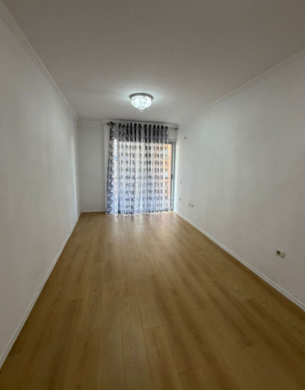 Shitet apartament 2+1 – Fresk, Rruga e Thesarit