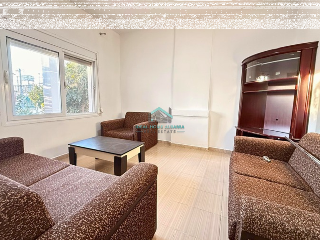 Appartamento 1+1 in Affitto – Vicino al Municipio, Vlora.