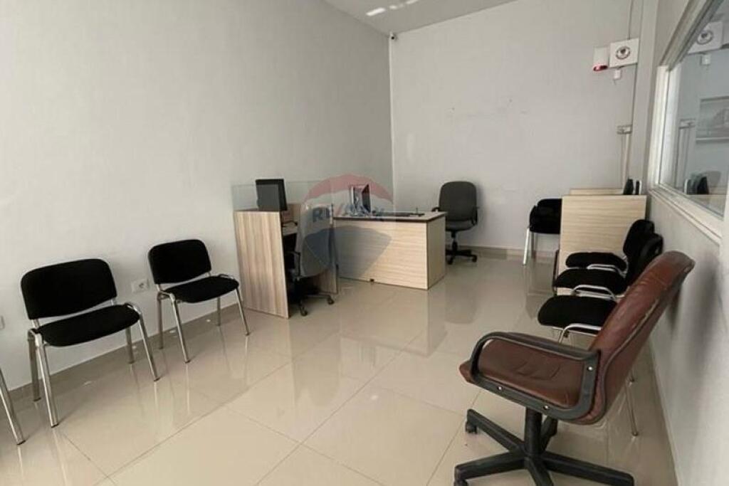 OFFICE FOR SALE, ALI DEM STREET!