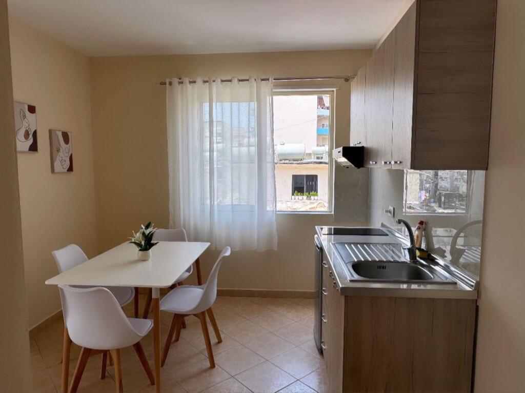 Jepet me qera Apartament 1+1 ne Plazh Hekurudha
