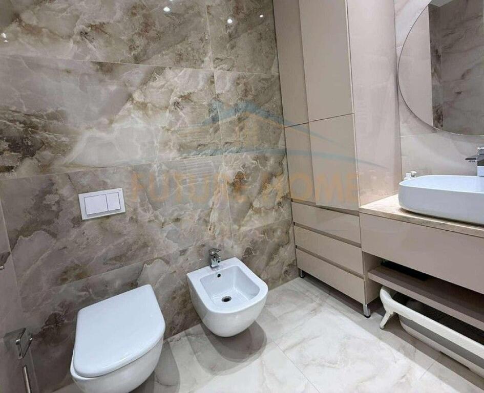 Shitet, Apartament 2+1+2, "Square 21", Rruga e Kavajes, Tiranë